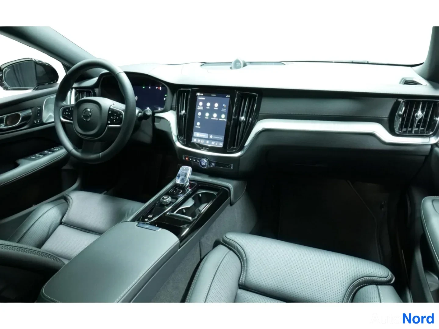 Harmaa Volvo V60 2026, kuva 10