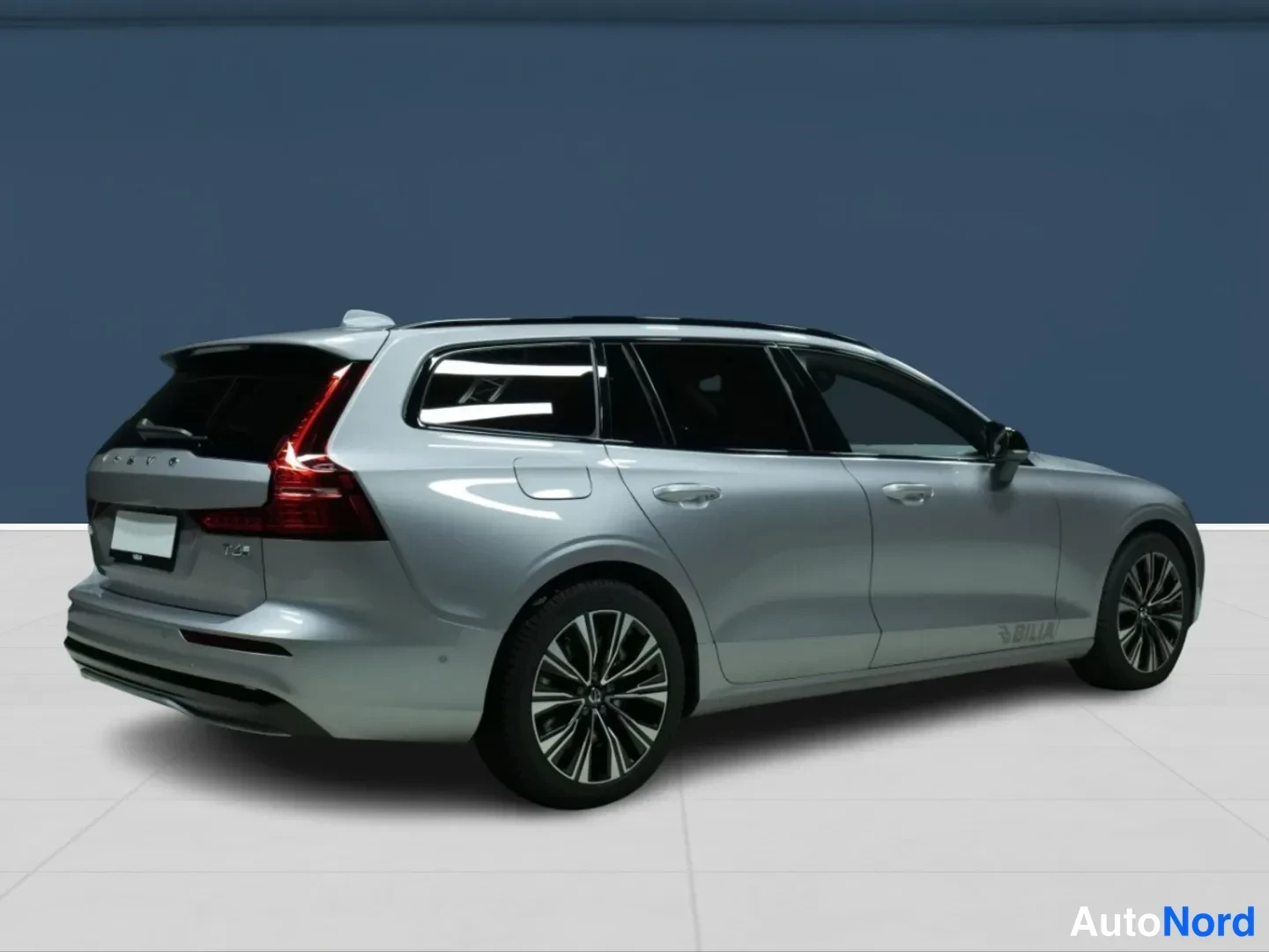 Harmaa Volvo V60 2026, takaviisto, kuva 4