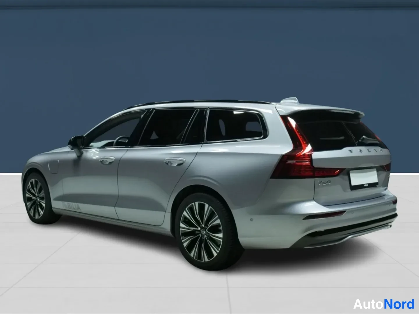 Harmaa Volvo V60 2026, takaviisto, kuva 5