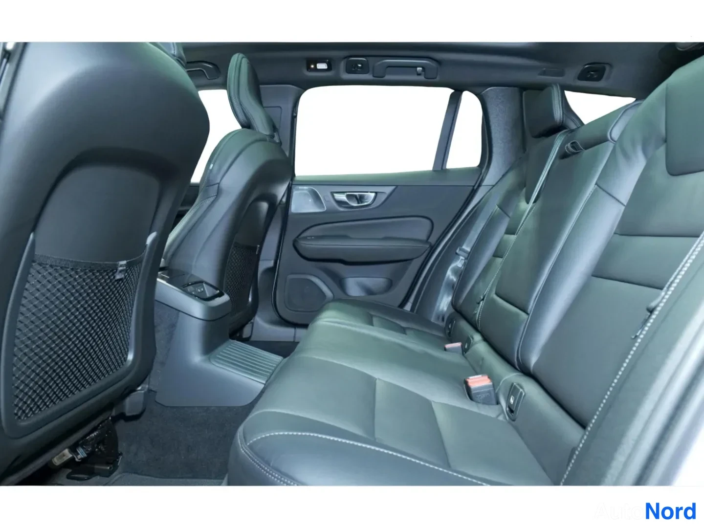Harmaa Volvo V60 2026, kuva 9