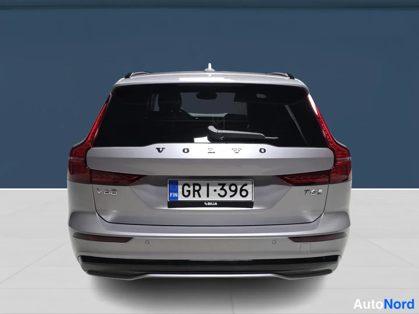 Harmaa Volvo V60 2026, takaa, kuva 6