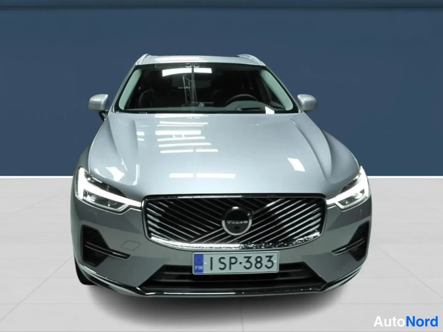 Harmaa Volvo XC60 2026, edestä, kuva 3