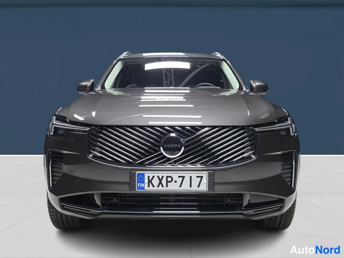 Harmaa Volvo XC90 2026, edestä, kuva 3