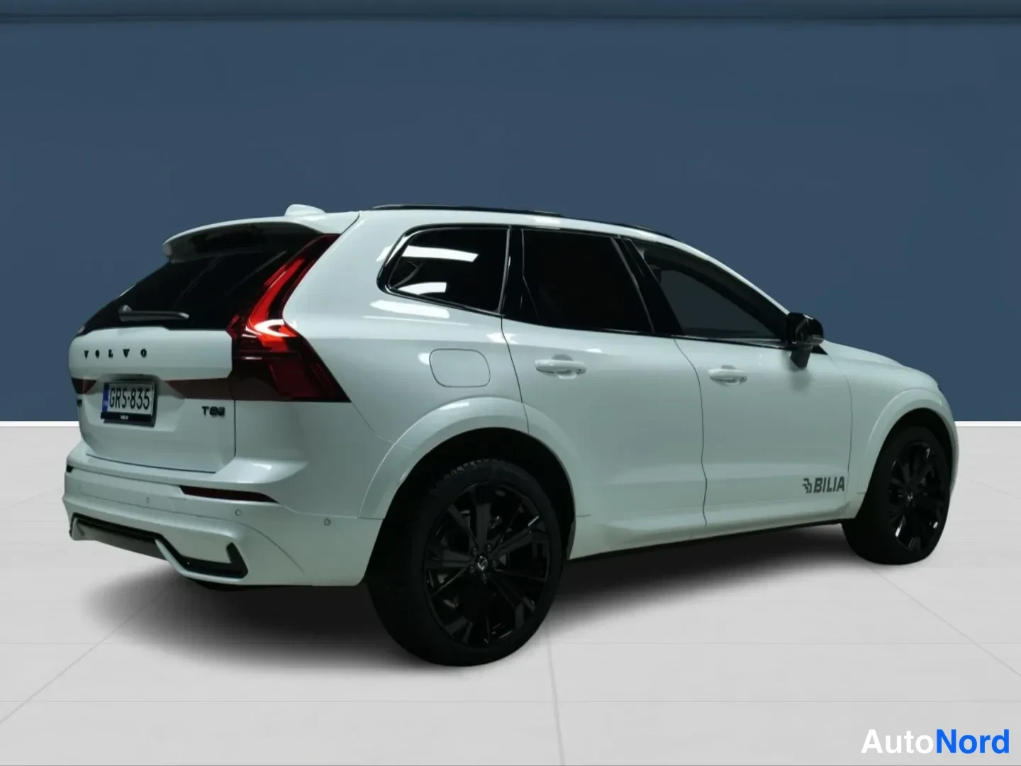 Valkoinen Volvo XC60 2026, takaviisto, kuva 4