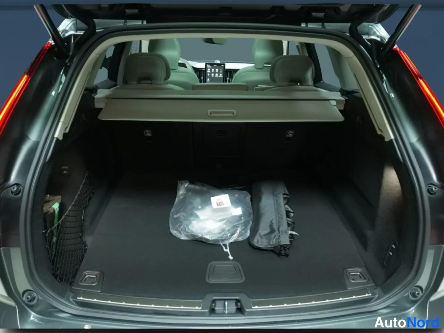Vihreä Volvo XC60 2026, kuva 7