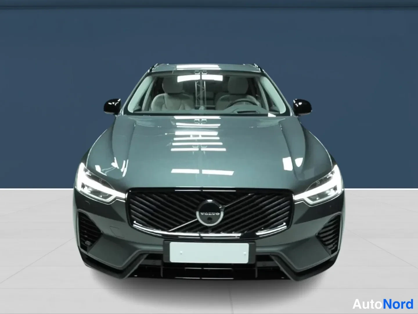 Vihreä Volvo XC60 2026, edestä, kuva 3