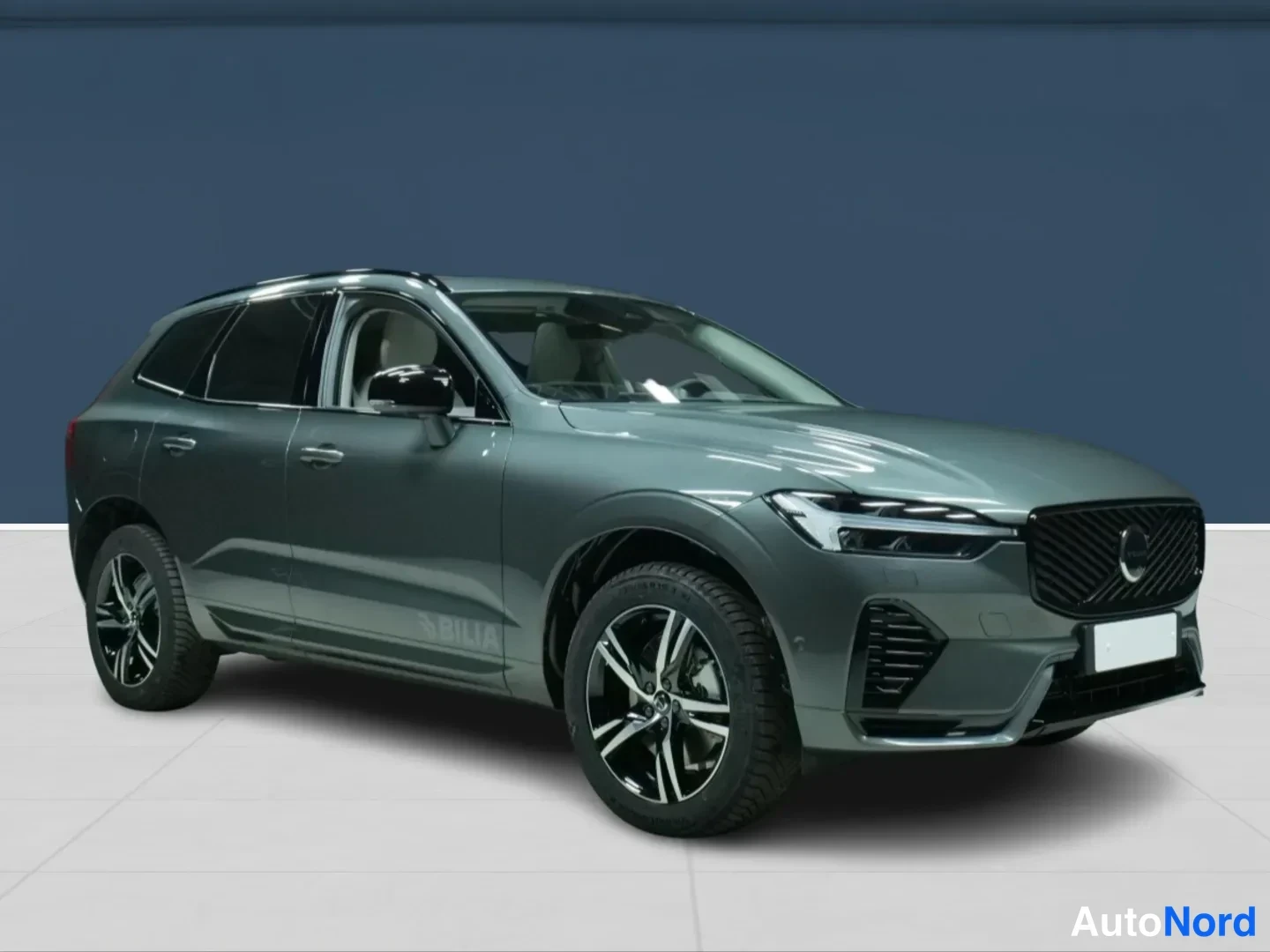 Vihreä Volvo XC60 2026, etuviisto, keula oikealle, kuva 2