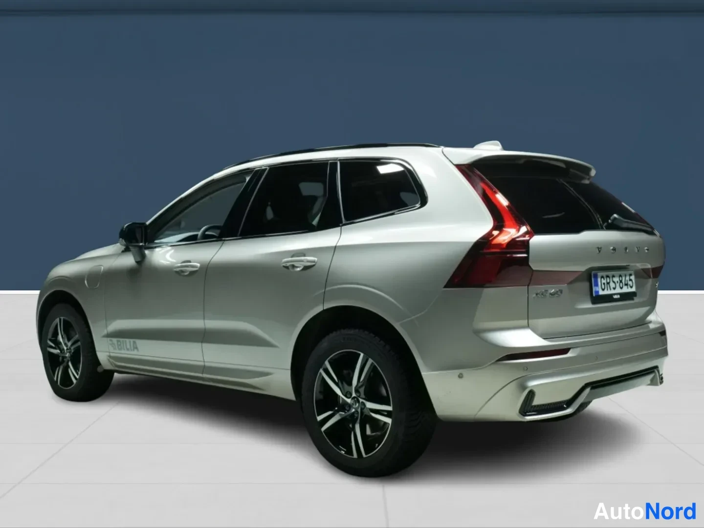 Beige Volvo XC60 2026, takaviisto, kuva 5