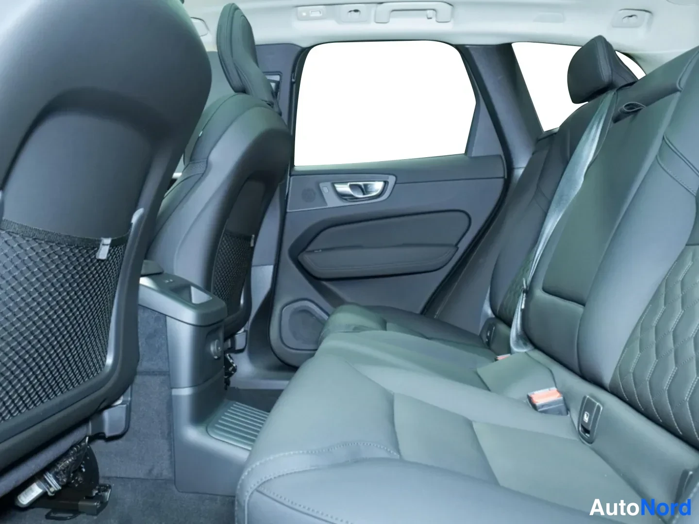Beige Volvo XC60 2026, kuva 11