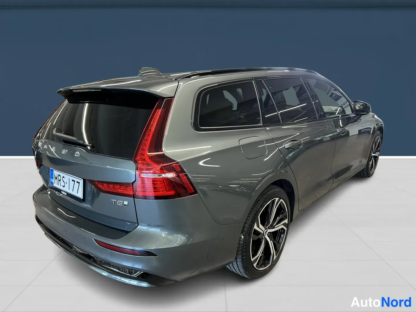 Vihreä Volvo V60 2026, takaviisto, kuva 4