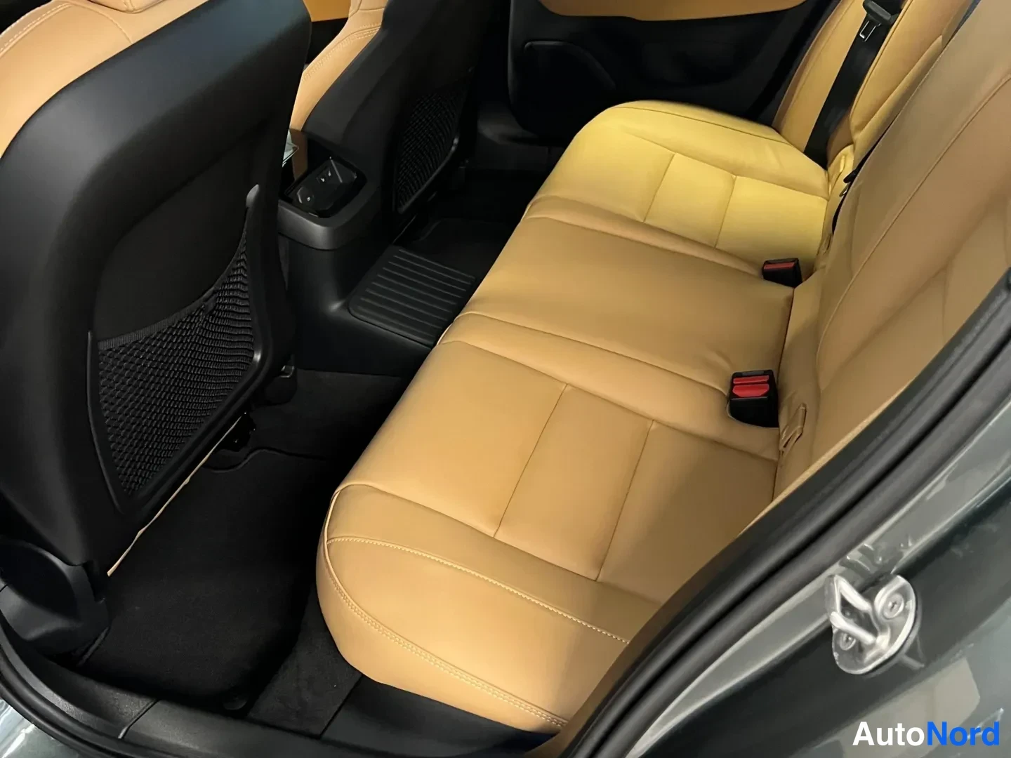 Vihreä Volvo V60 2026, kuva 10