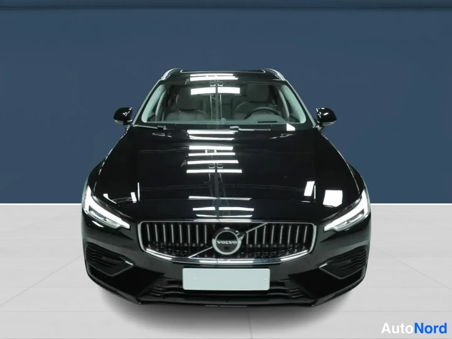 Musta Volvo V60 2026, edestä, kuva 3