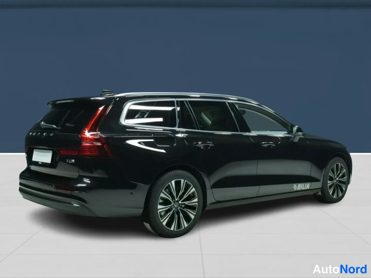 Musta Volvo V60 2026, takaviisto, kuva 4