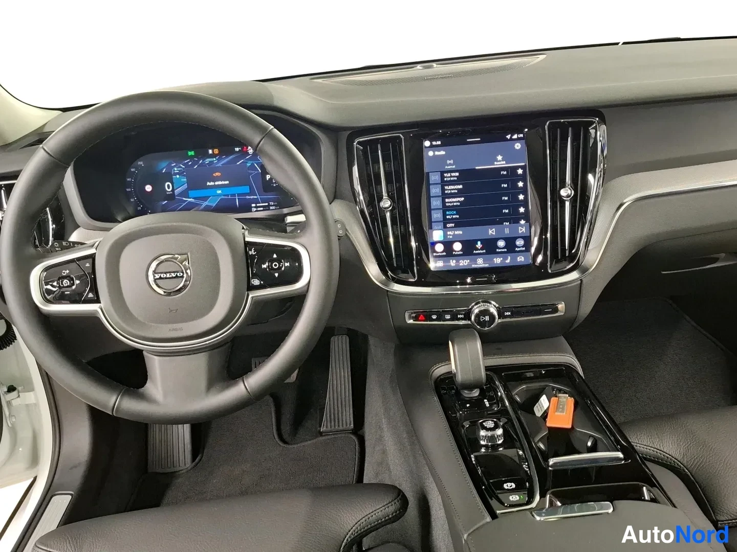 Valkoinen Volvo V60 2026, kuva 11