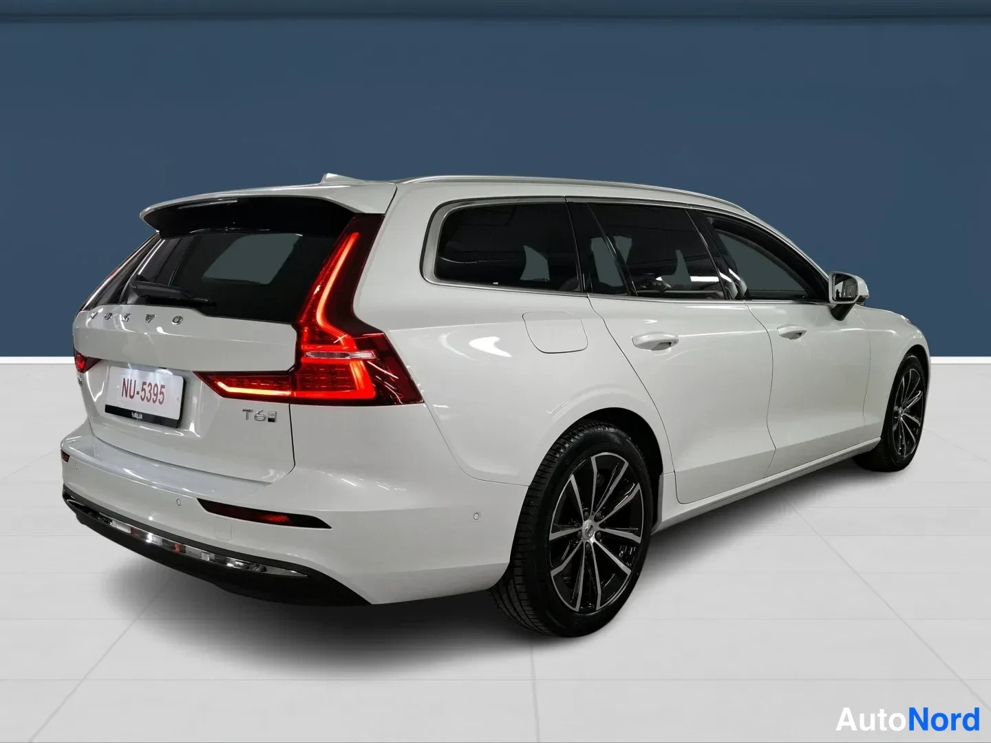 Valkoinen Volvo V60 2026, takaviisto, kuva 4