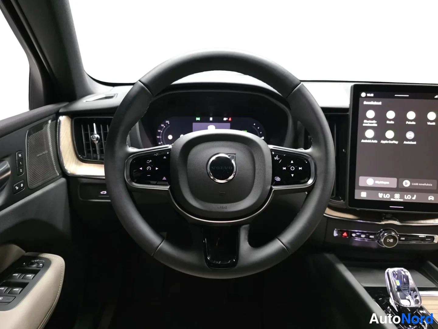 Vihreä Volvo XC60 2026, kuva 11