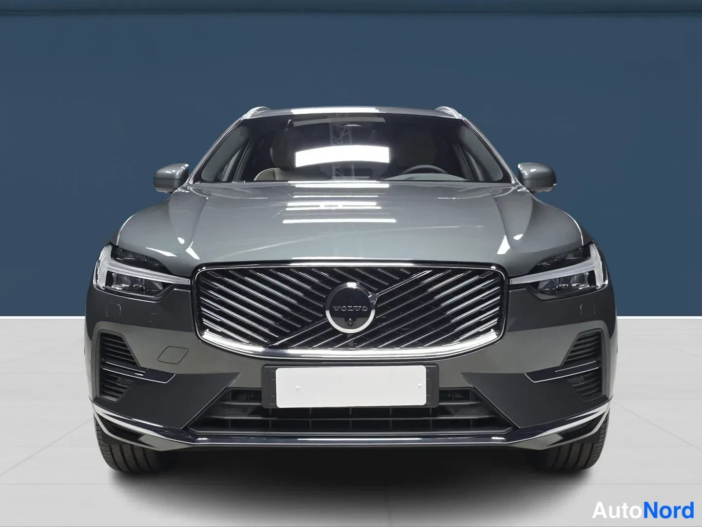 Vihreä Volvo XC60 2026, edestä, kuva 4