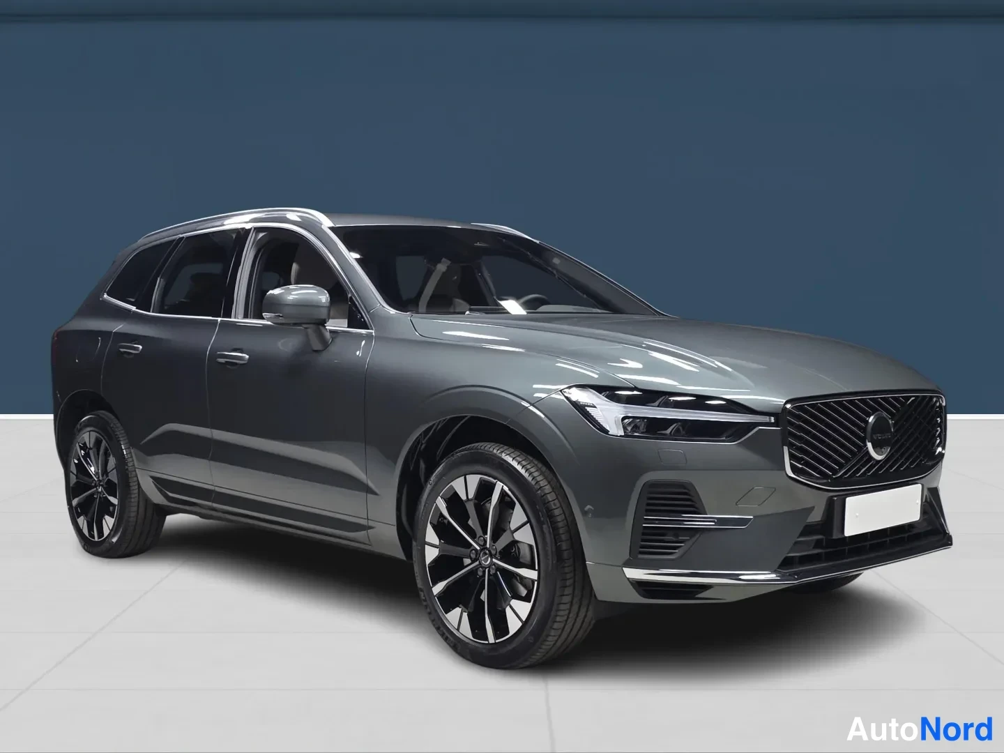 Vihreä Volvo XC60 2026, etuviisto, keula oikealle, kuva 3