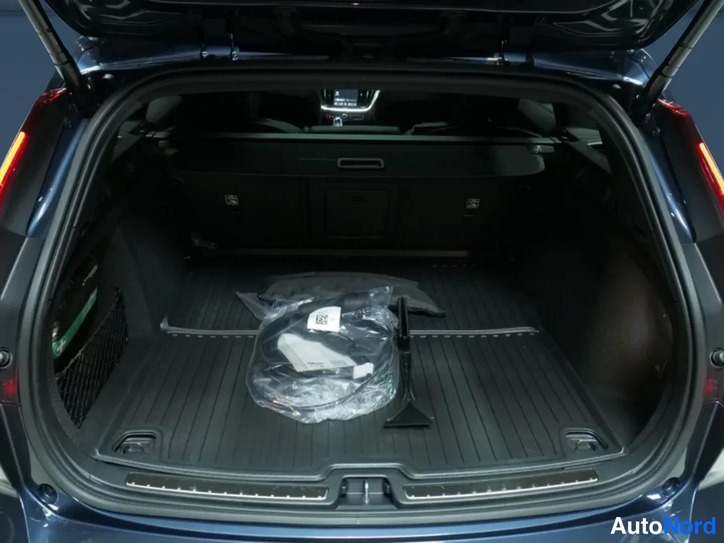 Sininen Volvo V60 2026, kuva 12