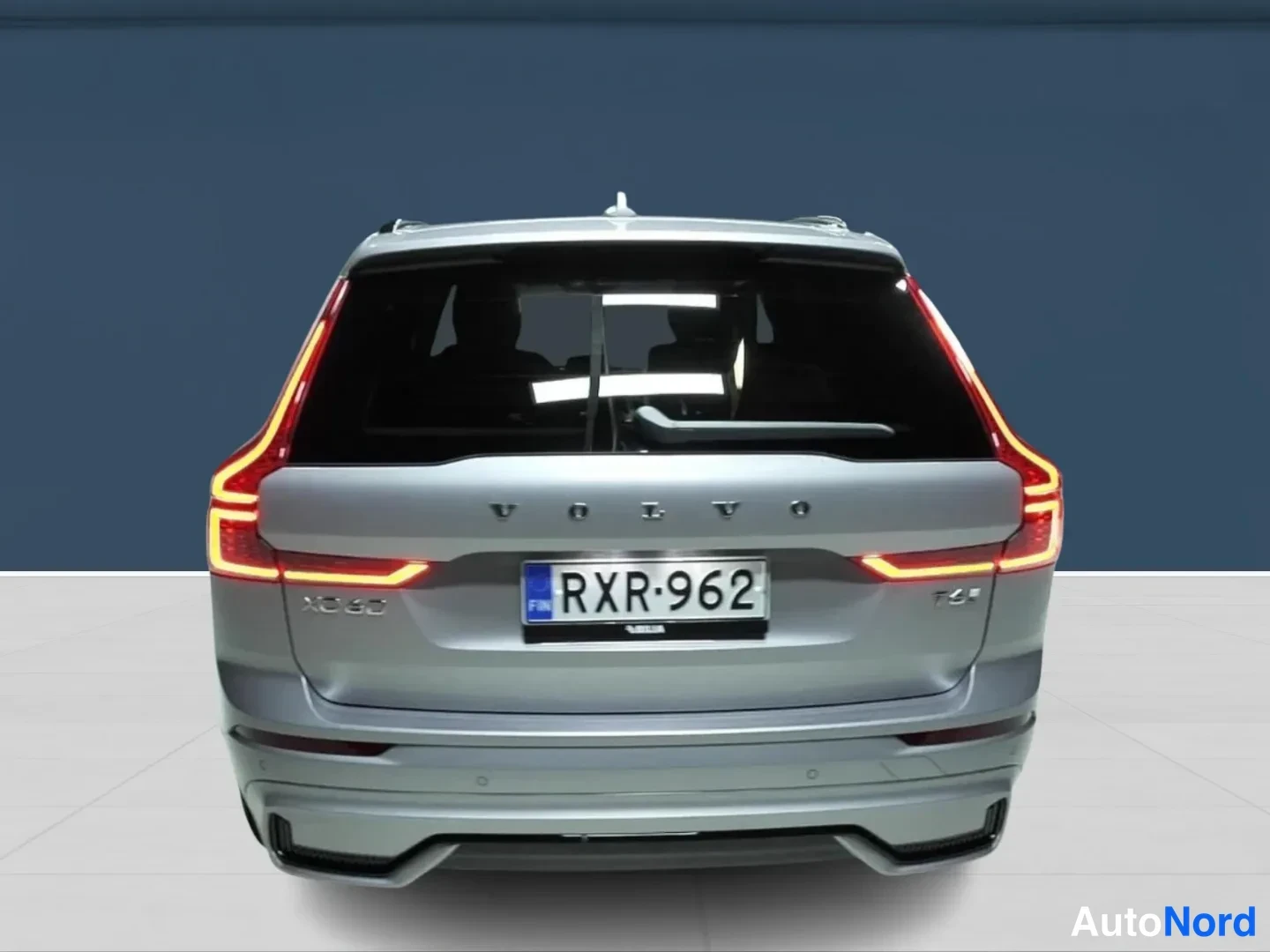 Harmaa Volvo XC60 2026, takaa, kuva 6