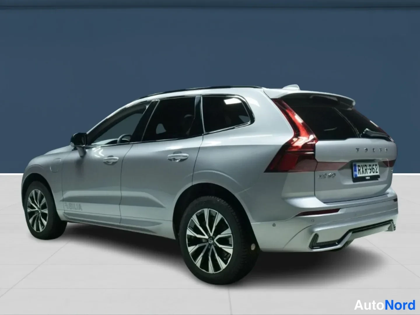 Harmaa Volvo XC60 2026, takaviisto, kuva 4