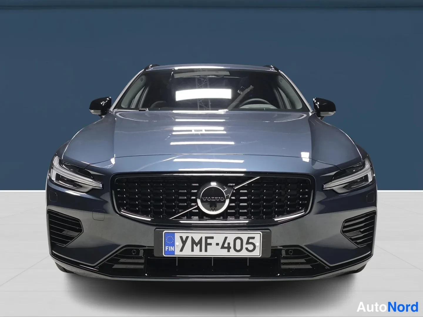 Blue Volvo V60 2026, front, photo 3
