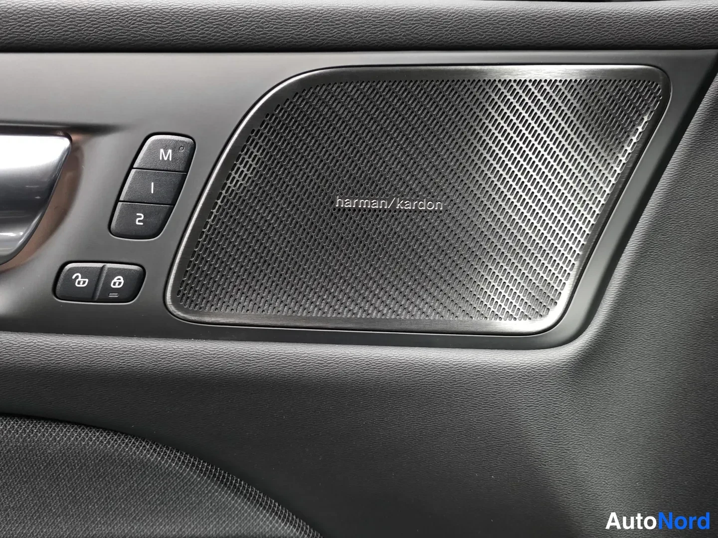 Blue Volvo V60 2026, photo 14