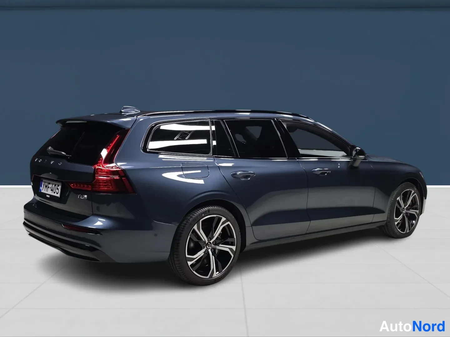 Blue Volvo V60 2026, rear three-quarter, photo 4