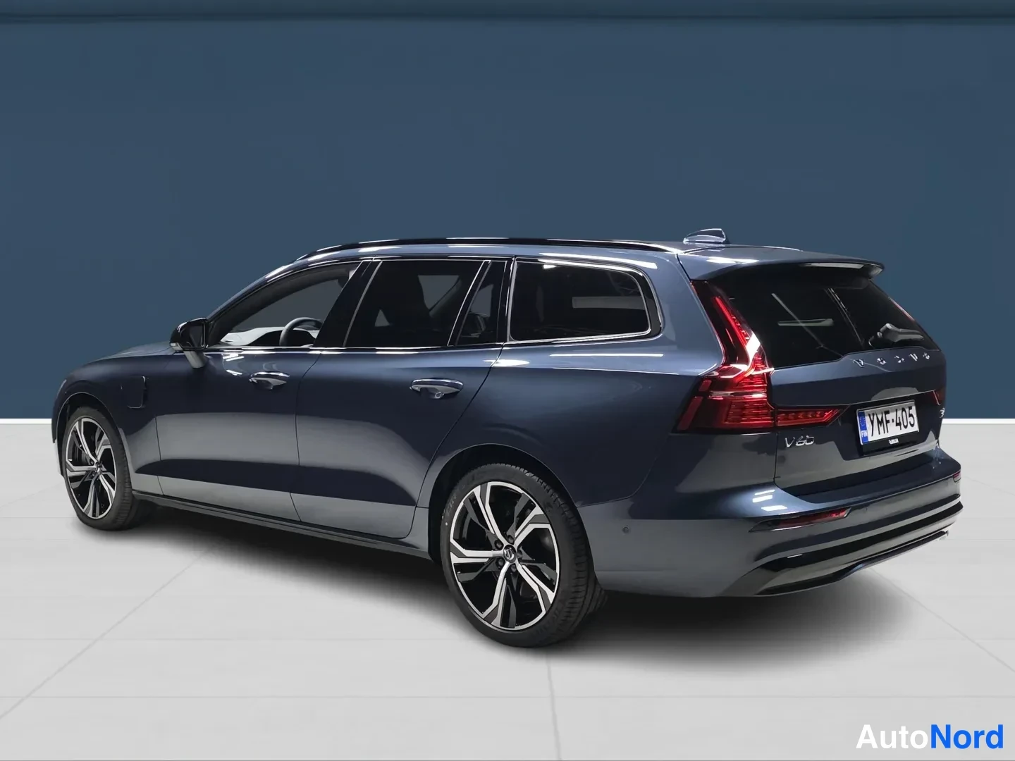 Blue Volvo V60 2026, rear three-quarter, photo 5