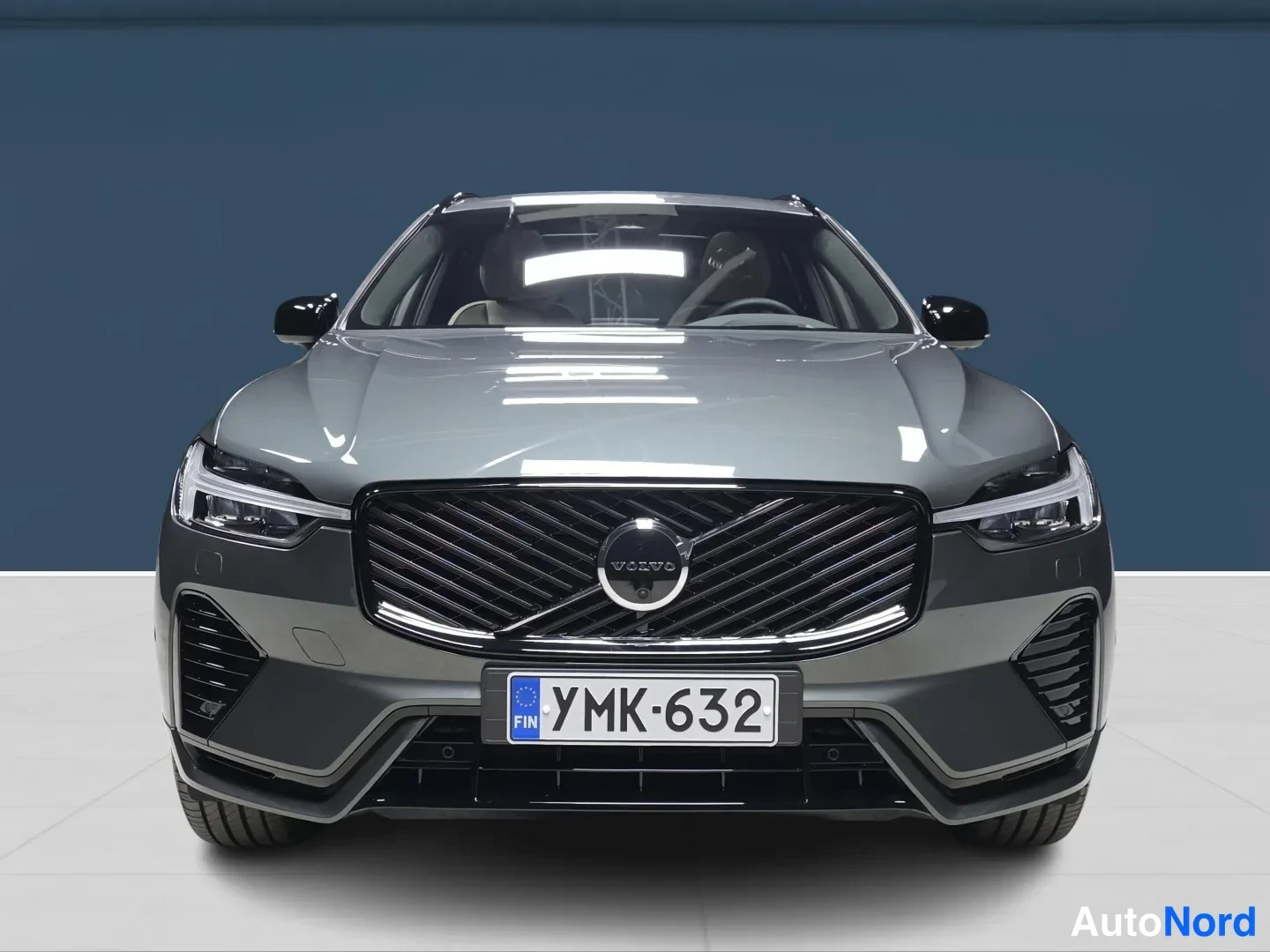 Vihreä Volvo XC60 2026, edestä, kuva 3