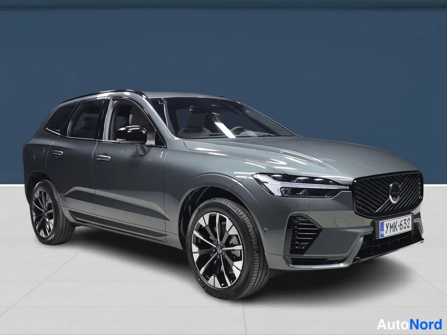 Vihreä Volvo XC60 2026, etuviisto, keula oikealle, kuva 2