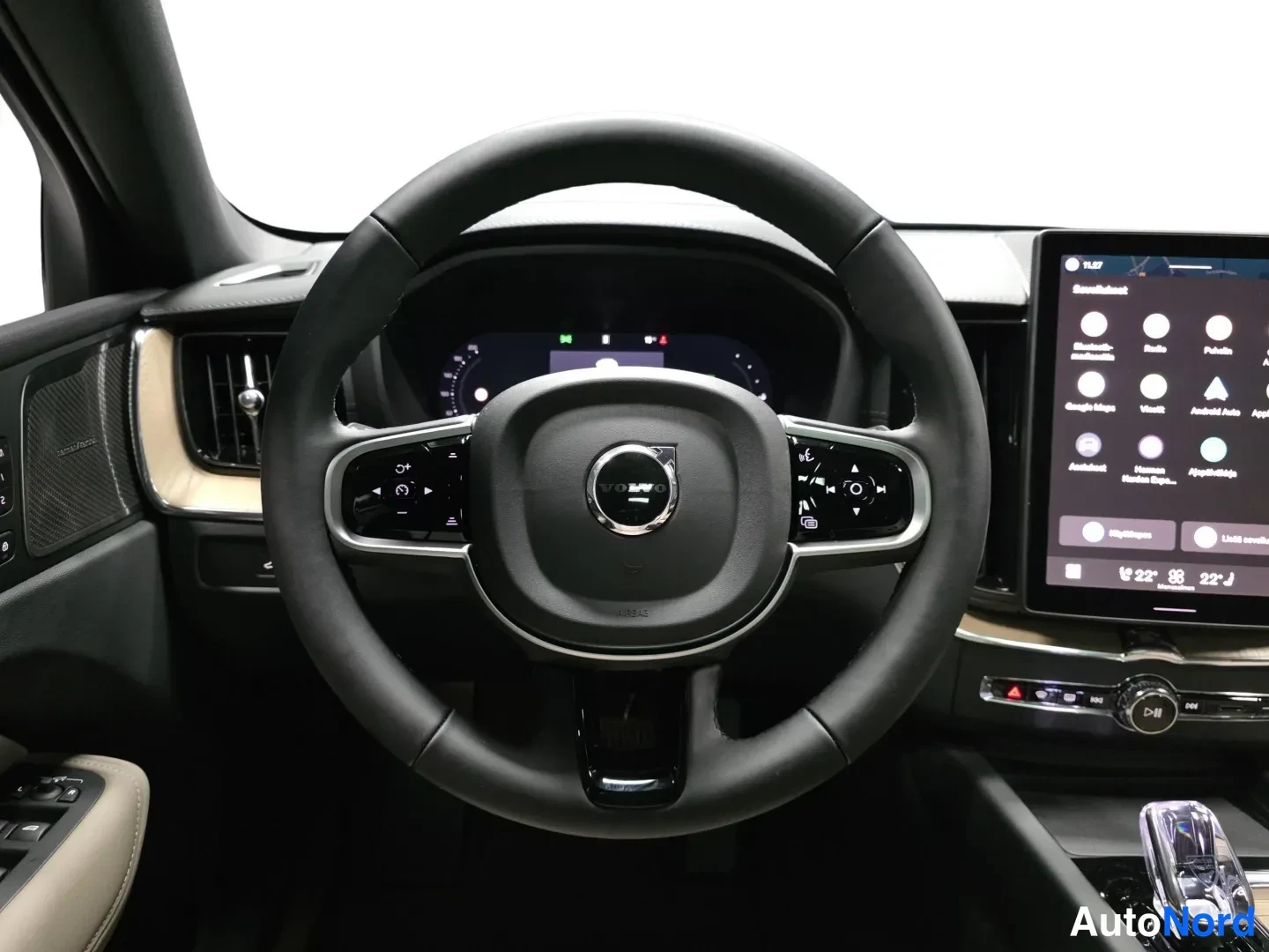 Vihreä Volvo XC60 2026, kuva 10