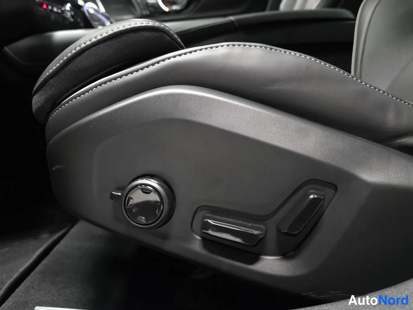 Vihreä Volvo V60 2026, kuva 13