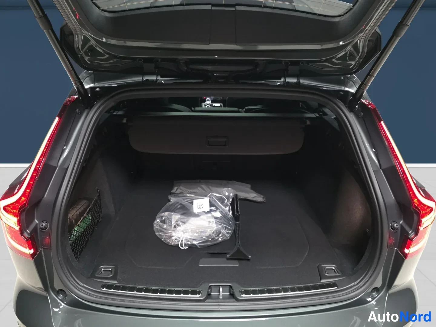 Vihreä Volvo V60 2026, takaa, kuva 7