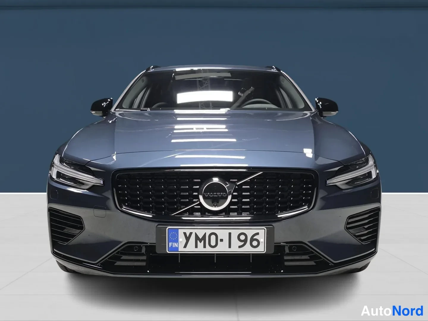 Sininen Volvo V60 2026, edestä, kuva 3