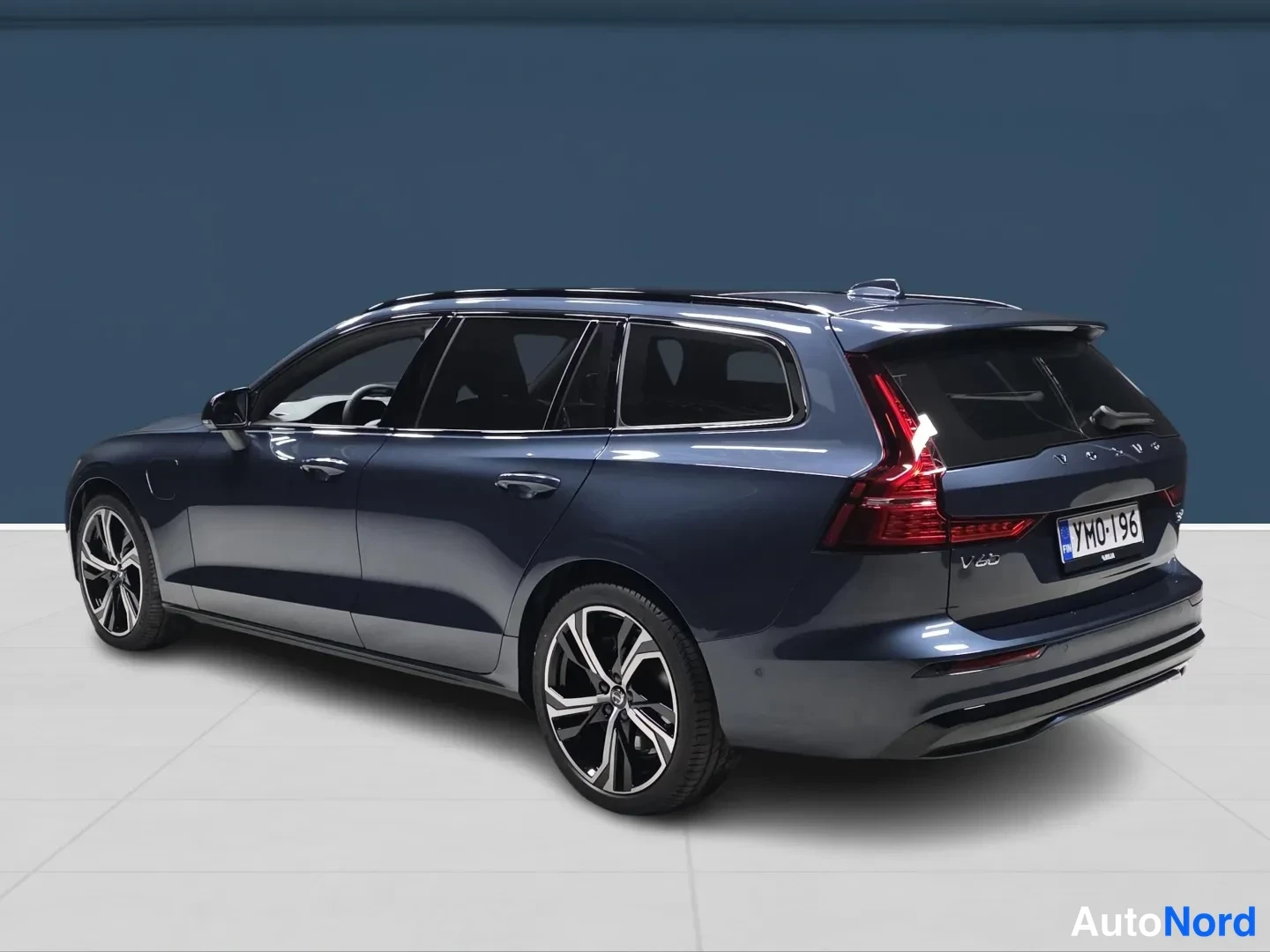 Sininen Volvo V60 2026, takaviisto, kuva 5