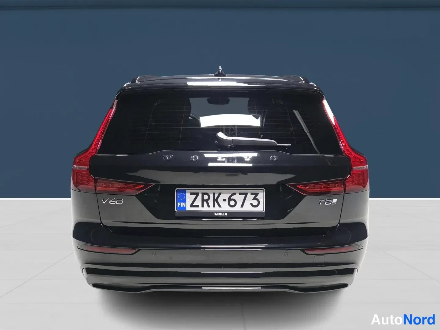 Musta Volvo V60 2026, takaa, kuva 4