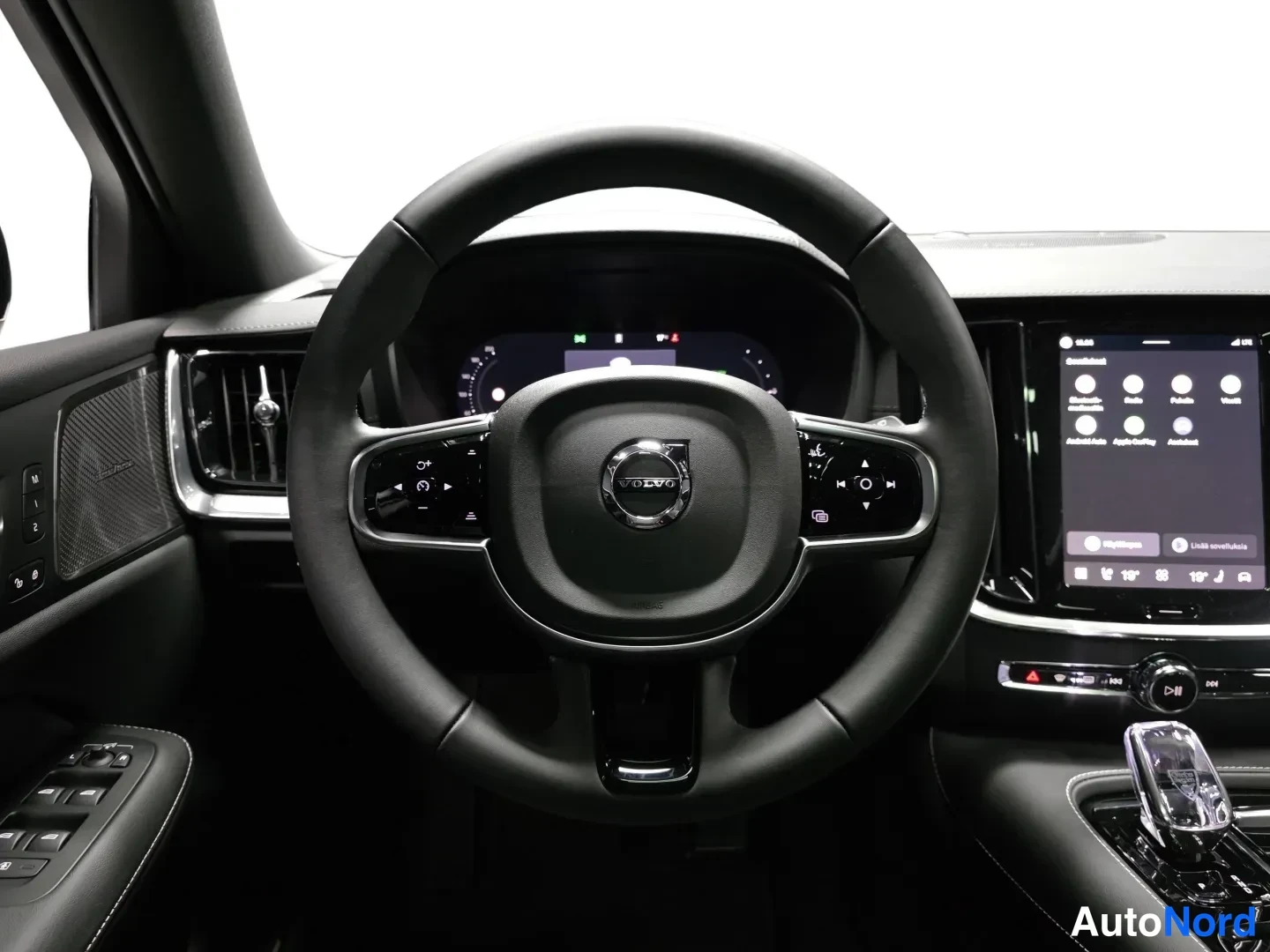 Musta Volvo V60 2026, kuva 8