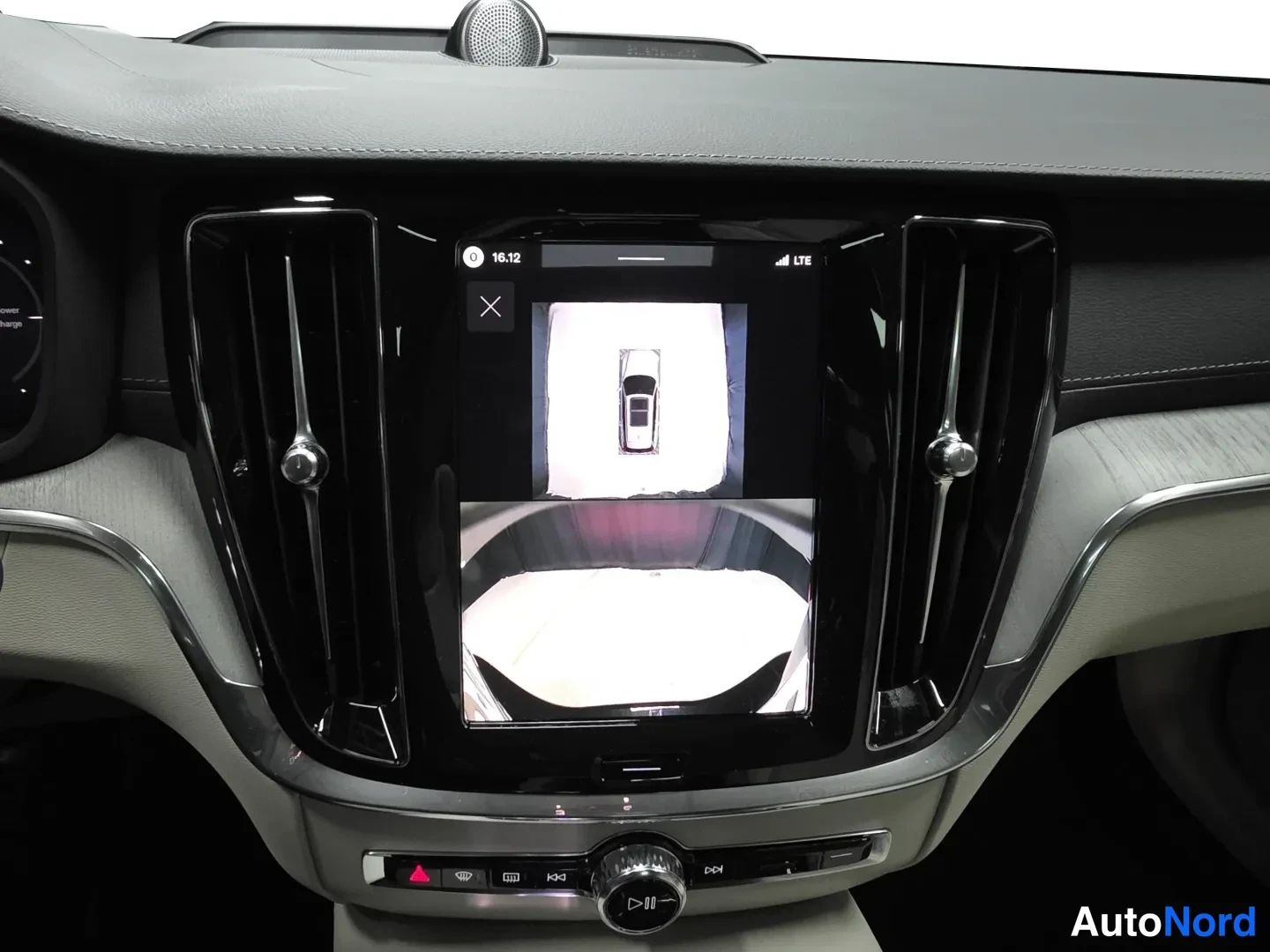 Svart Volvo V60 2026, bild 12
