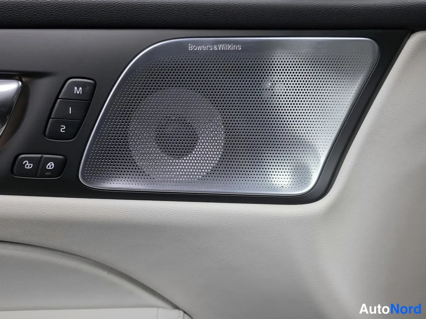 Svart Volvo V60 2026, bild 13