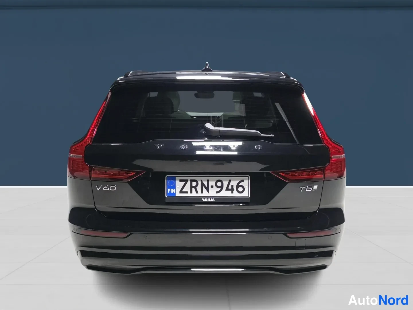 Svart Volvo V60 2026, bakifrån, bild 6