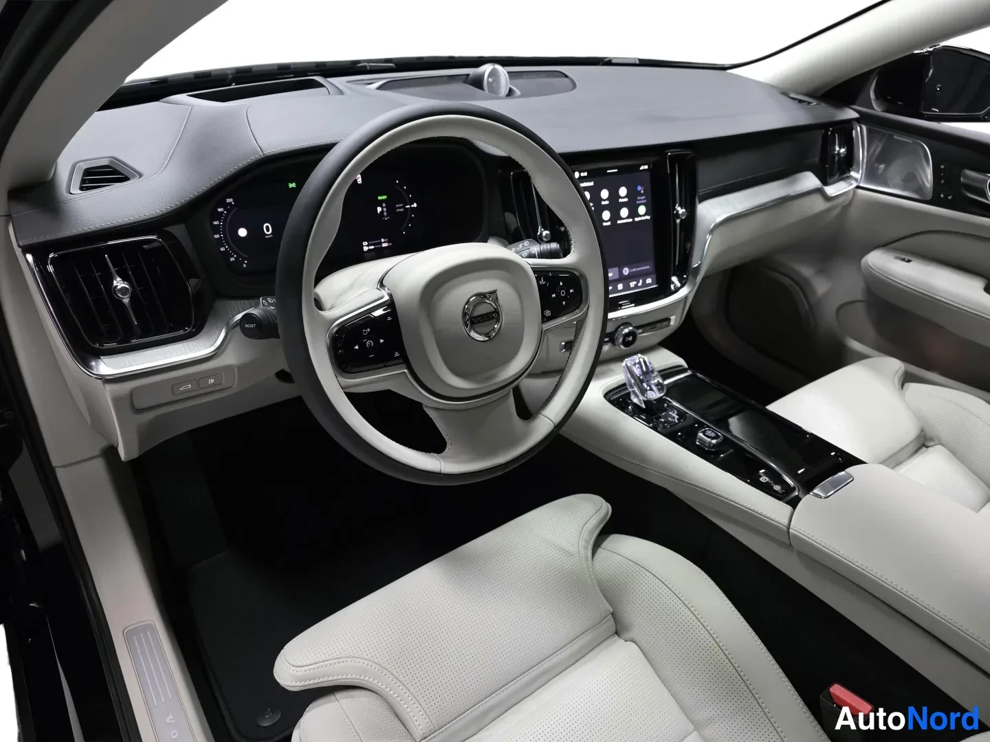 Svart Volvo V60 2026, bild 9