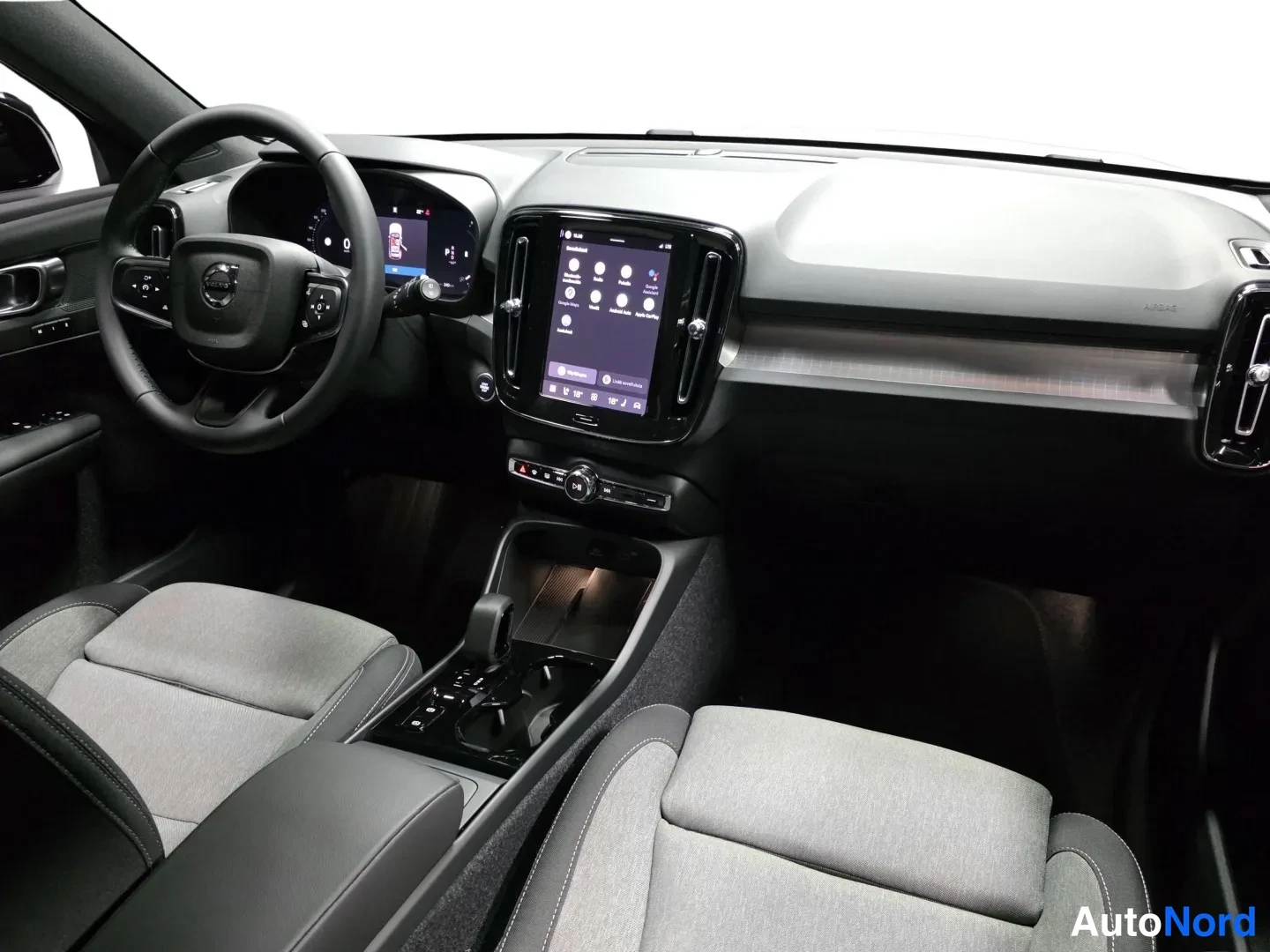 White Volvo XC40 2027, photo 15