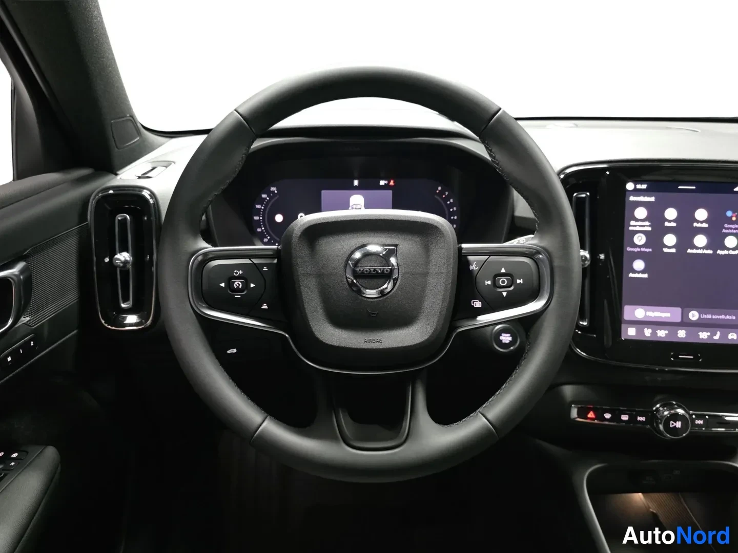White Volvo XC40 2027, photo 11