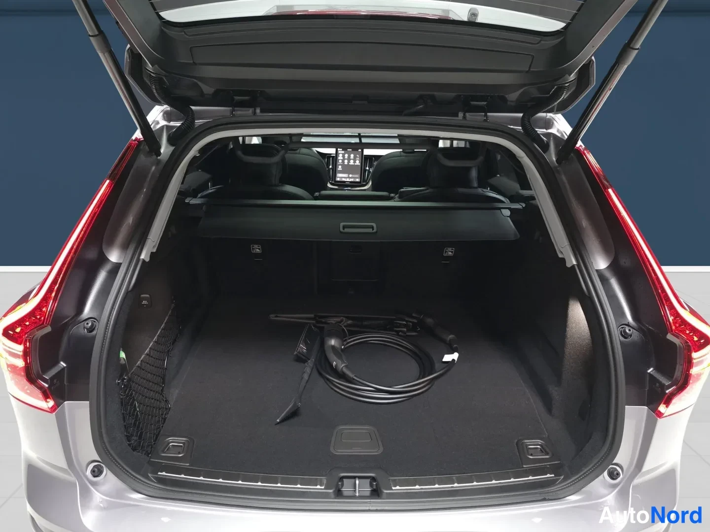 Hopea Volvo XC60 2027, takaa, kuva 7