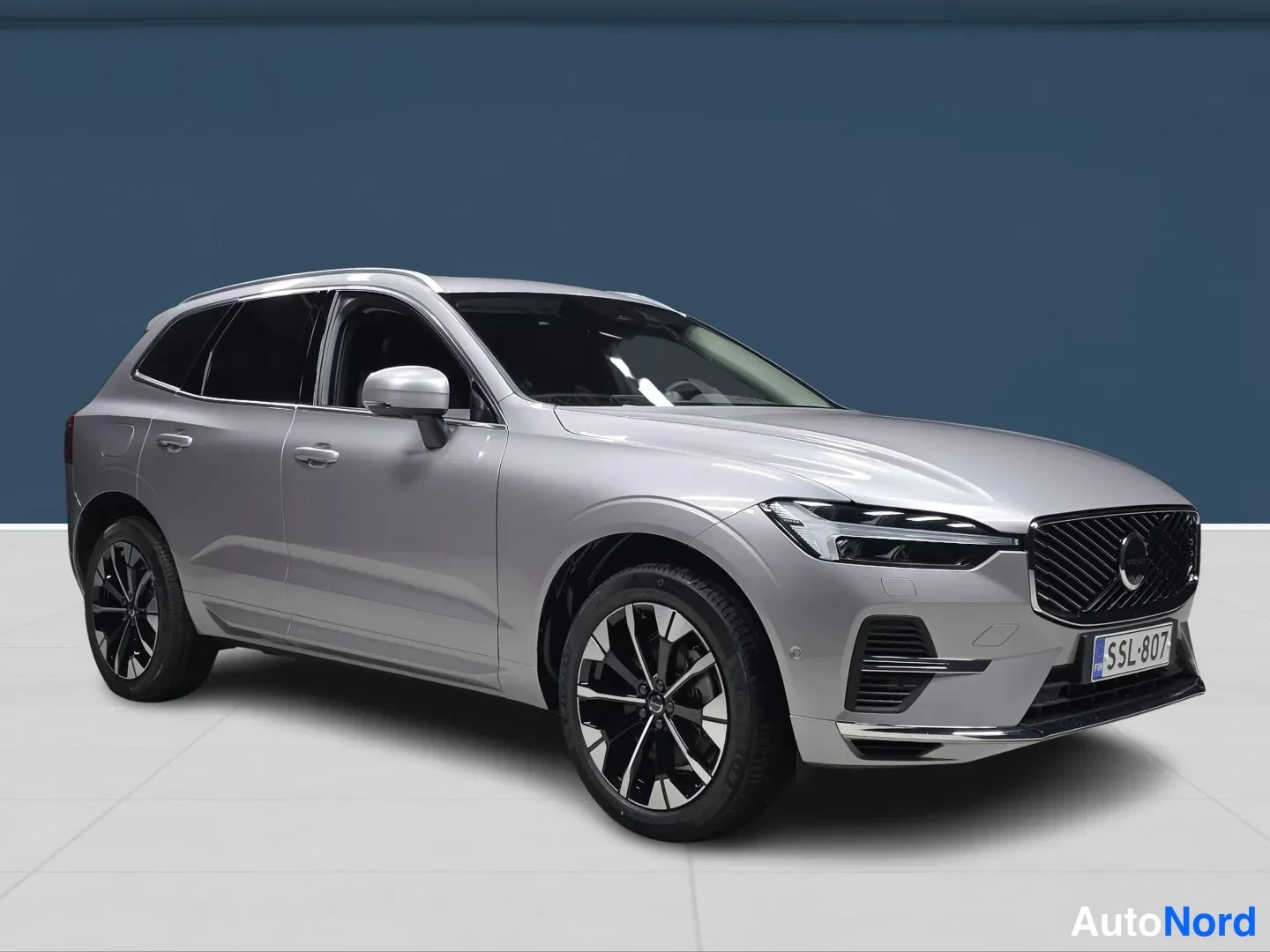 Hopea Volvo XC60 2027, etuviisto, keula oikealle, kuva 2