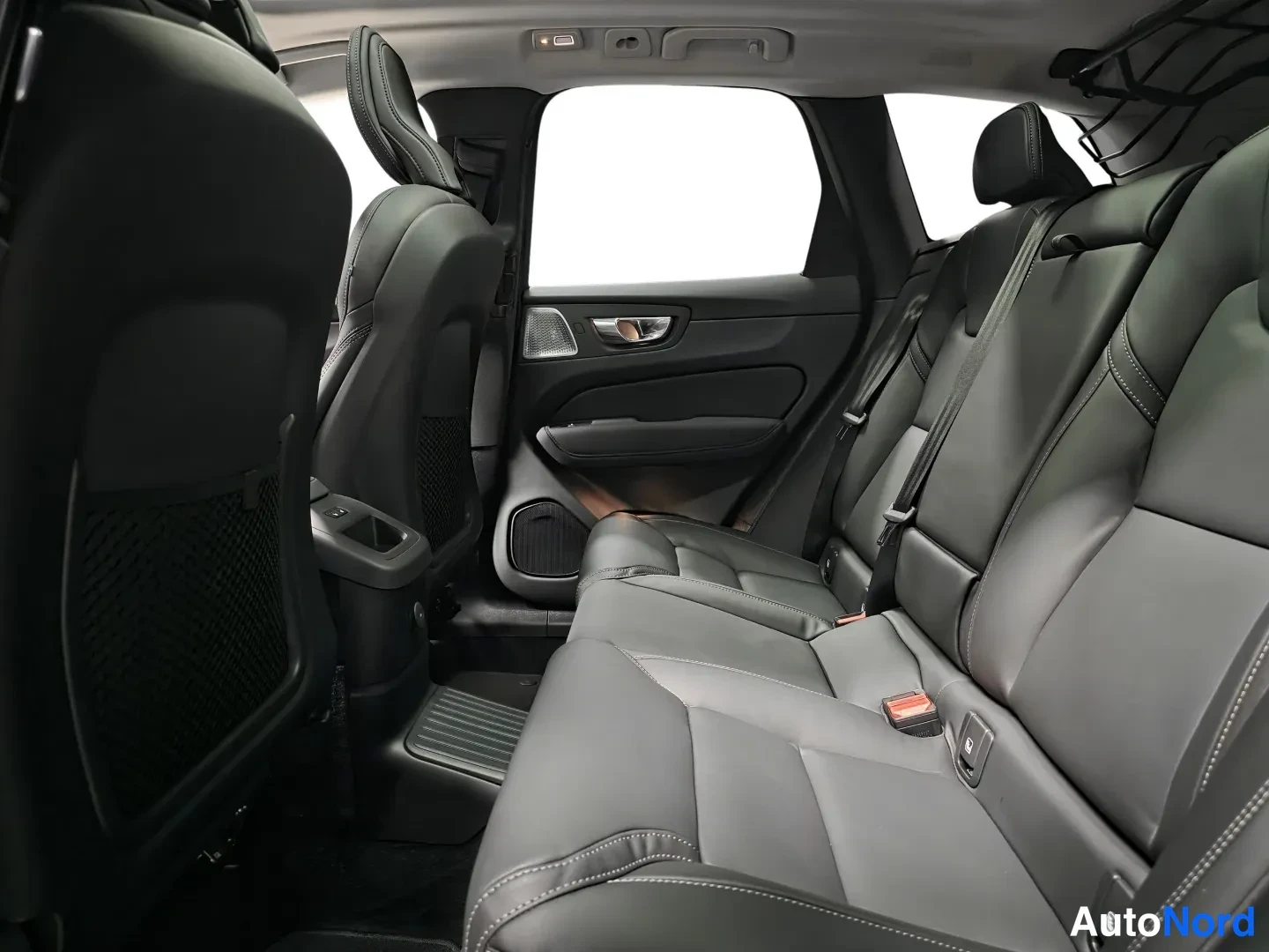 Hopea Volvo XC60 2027, kuva 17
