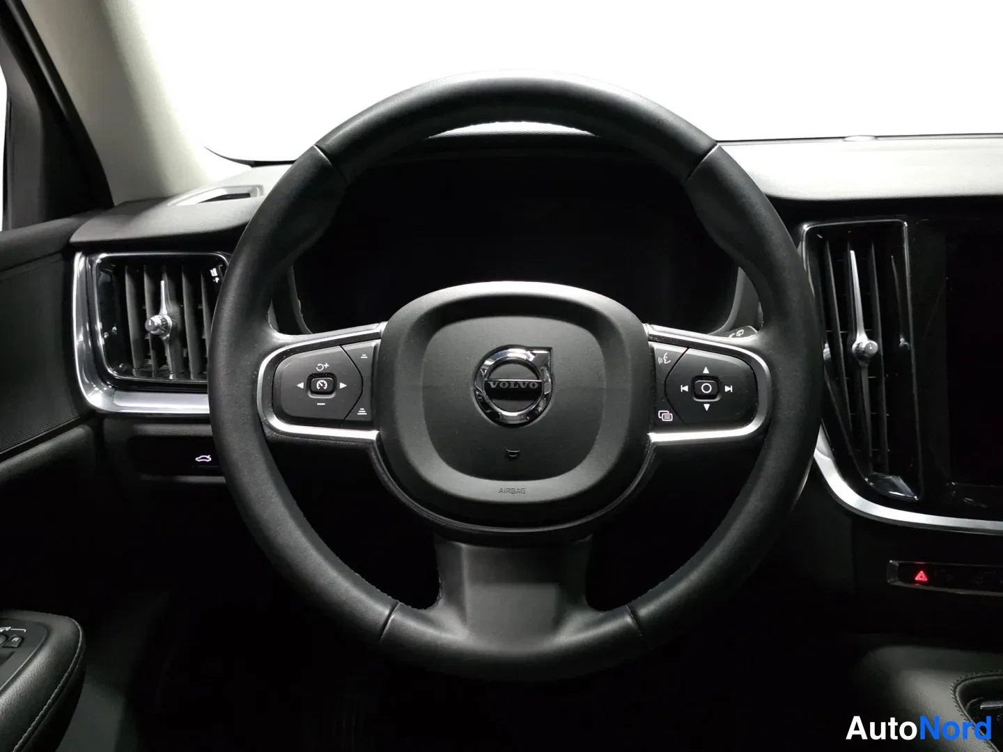Black Volvo V60 2024, photo 13