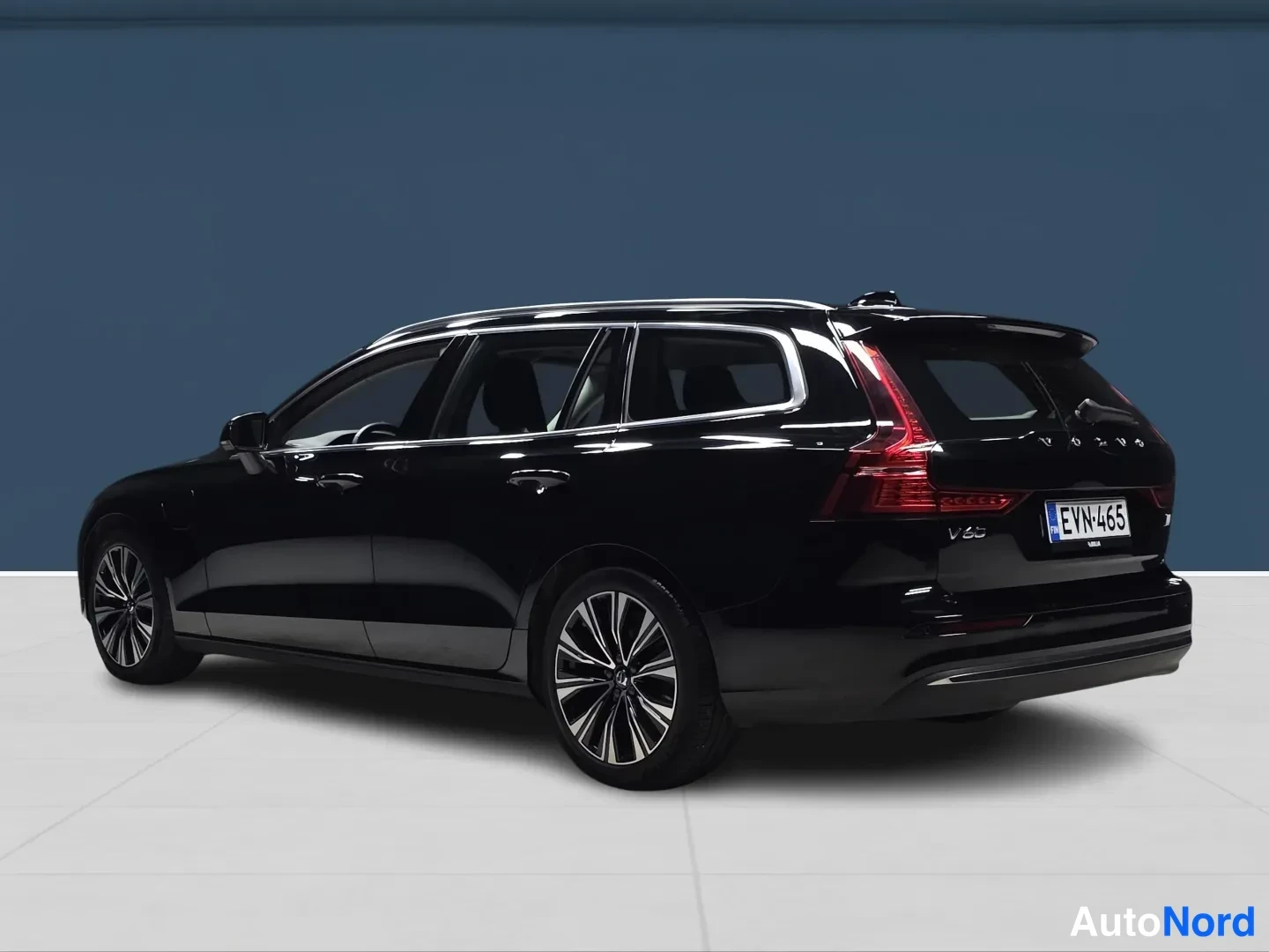Black Volvo V60 2024, rear three-quarter, photo 4