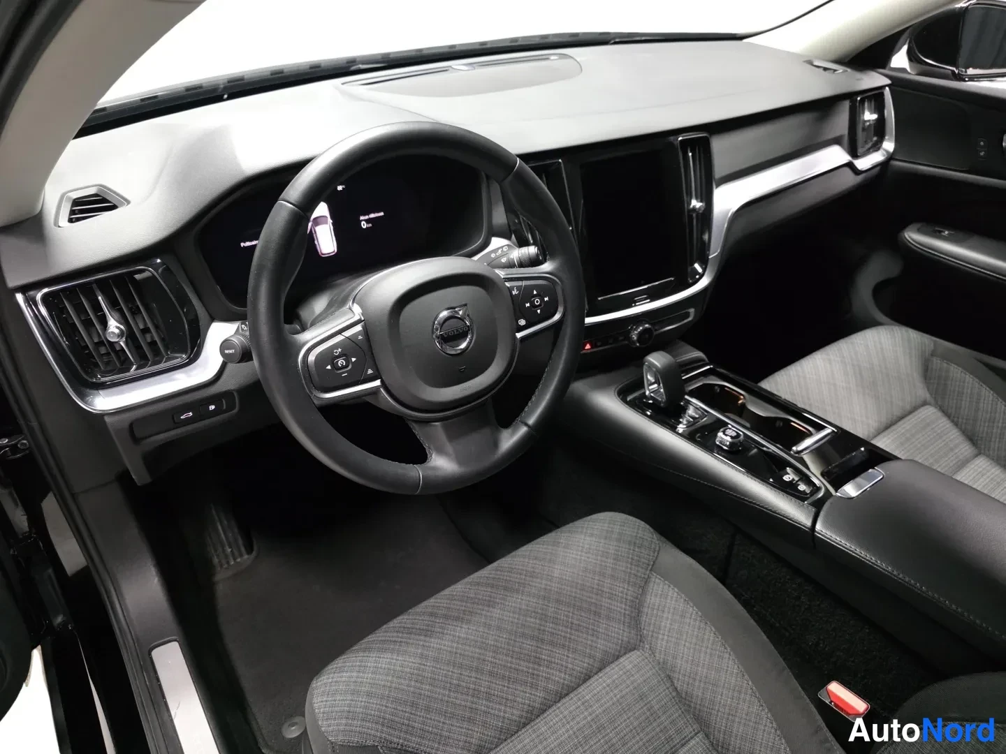 Black Volvo V60 2024, photo 8